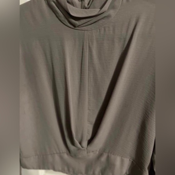 BNWT Dynamite Womens CROPPED MOCK NECK BLOUSE Long Sleeve Draped - XS - Picture 5 of 9